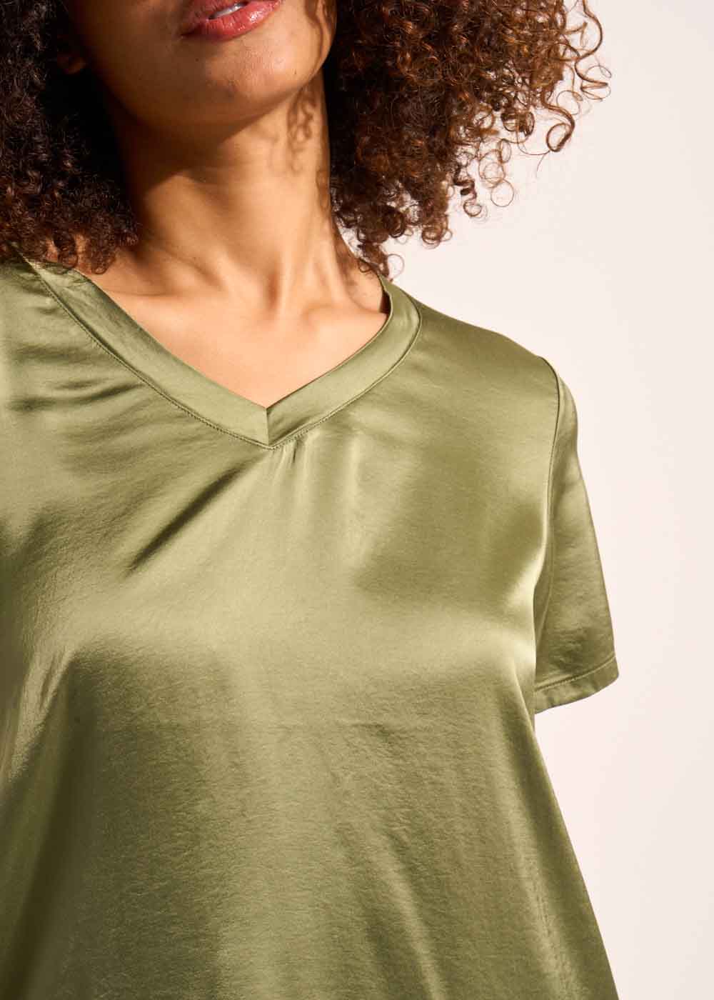 TICIA Short-sleeved V-neck T-shirt - 2 - Sud Express - Sud Express