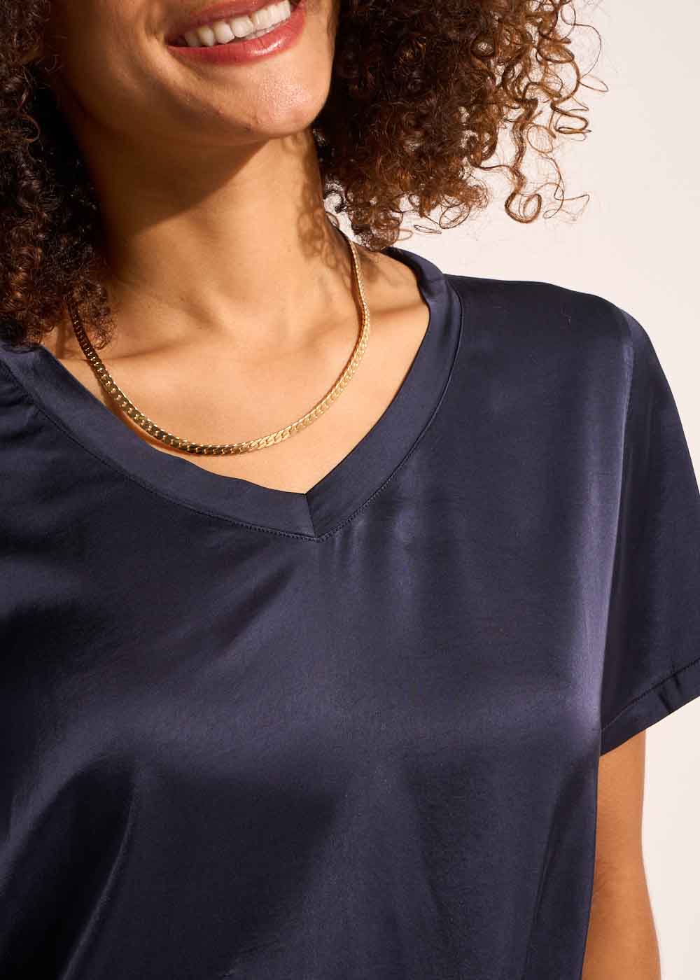 TICIA Short-sleeved V-neck T-shirt - 2 - Sud Express - Sud Express