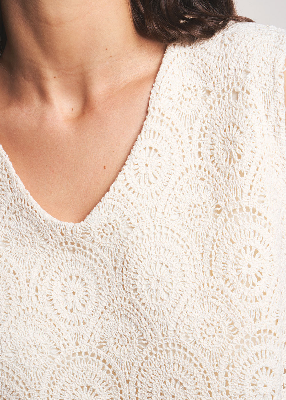 TYASEM Guipure lace V-neck top - 2 - Sud Express - Sud Express