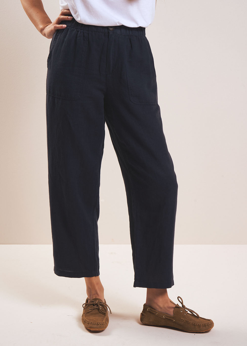 Carrot-cut trousers - Sud Express - 2 - Sud Express