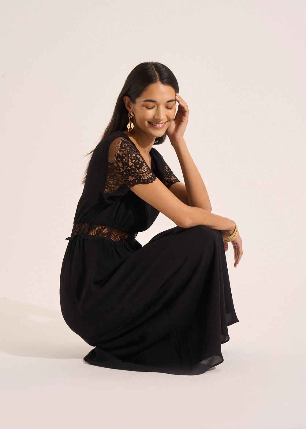 V-neck midi dress with lace - Sud Express - 5 - Sud Express