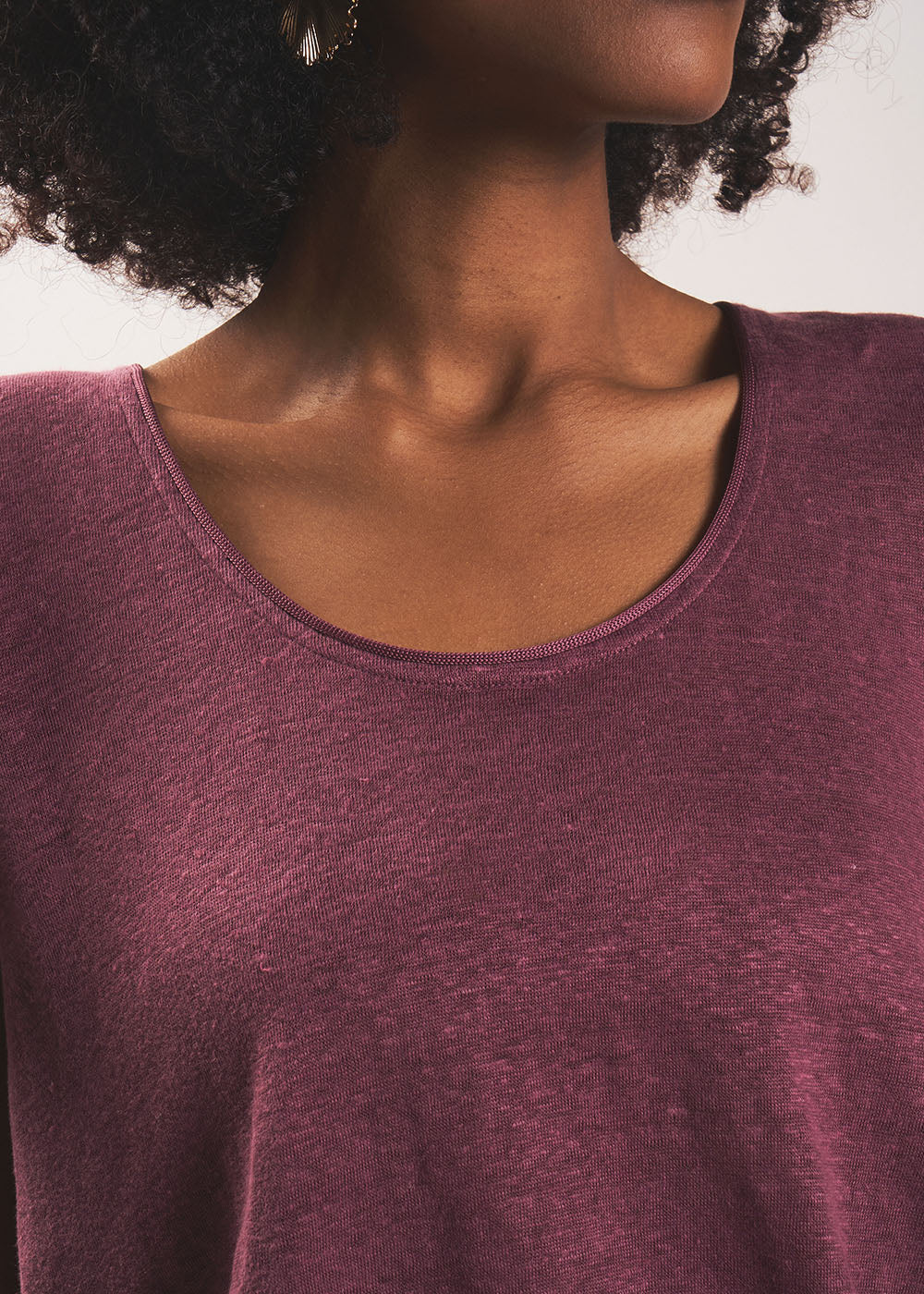 TIMBA Linen T-shirt with open round neckline - 2 - Sud Express - Sud Express