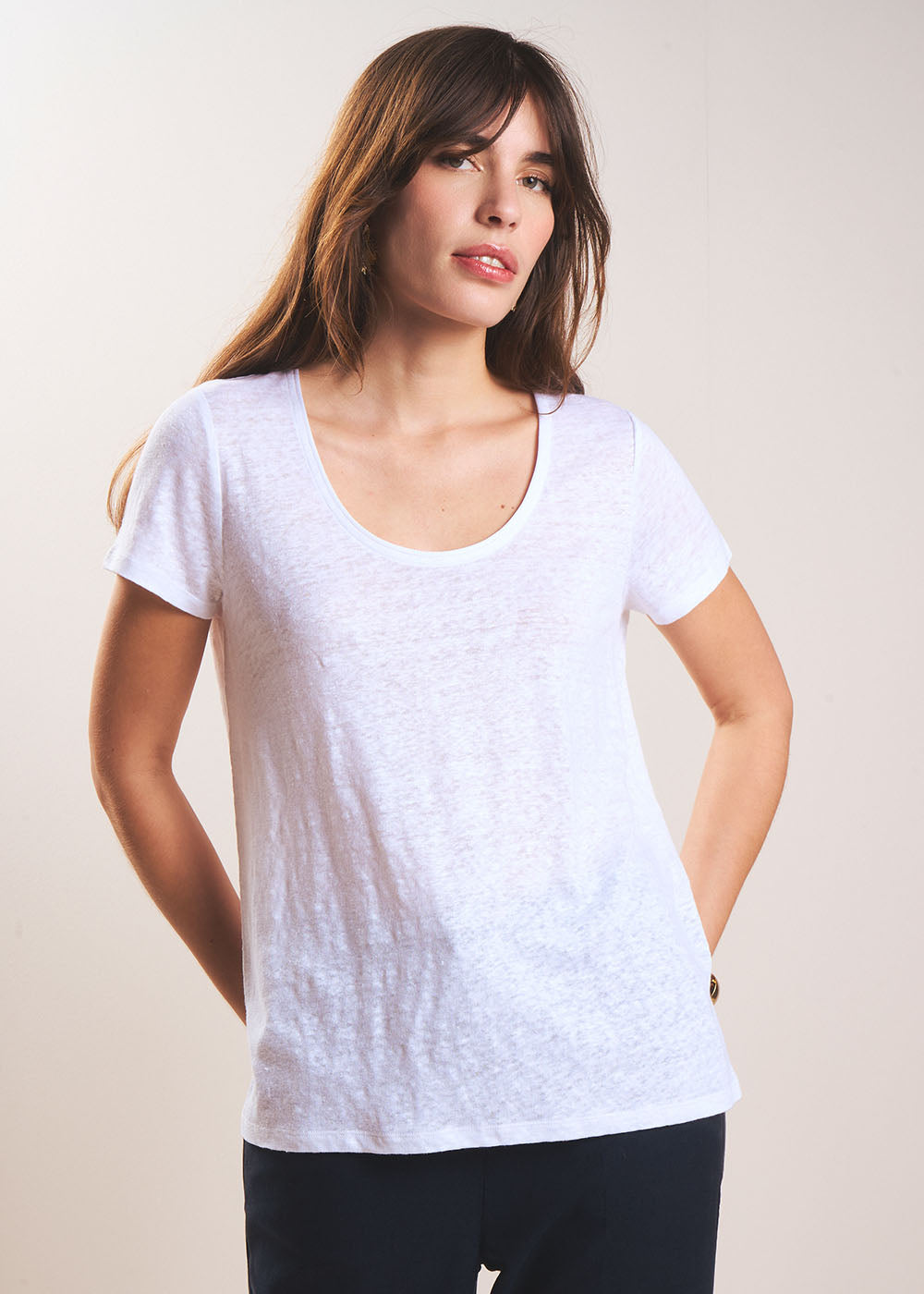 TIMBA Linen T-shirt with open round neckline - 1 - Sud Express - Sud Express