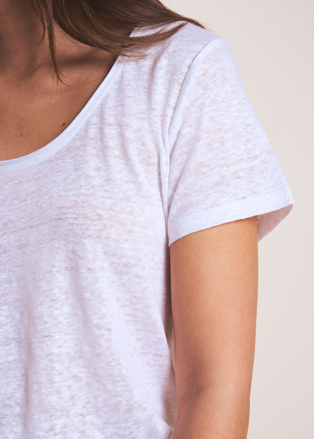 TIMBA Linen T-shirt with open round neckline - 2 - Sud Express - Sud Express