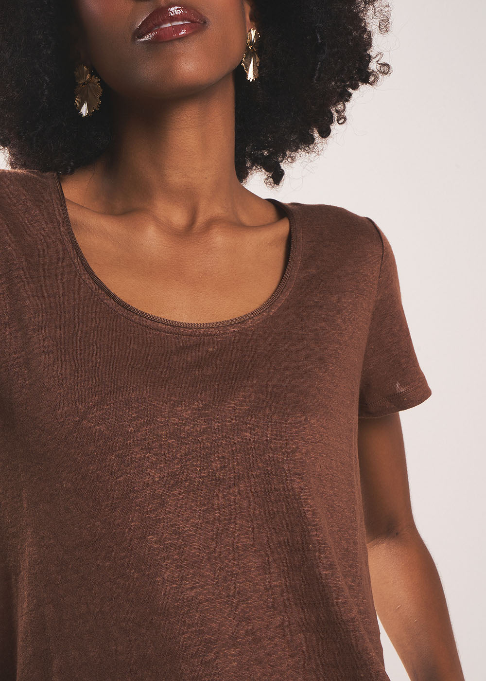 TIMBA Linen T-shirt with open round neckline - 2 - Sud Express - Sud Express