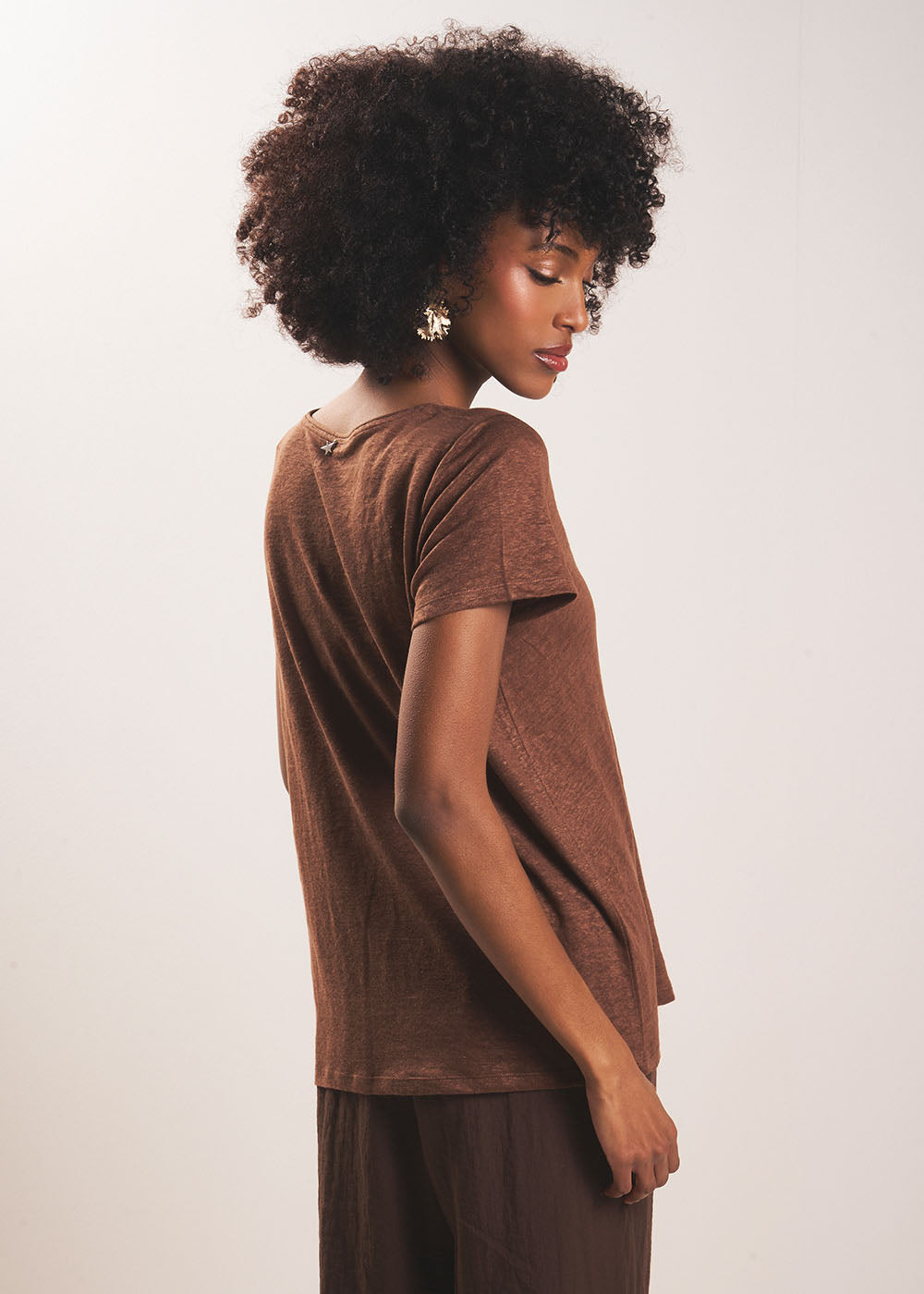 TIMBA Linen T-shirt with open round neckline - 3 - Sud Express - Sud Express