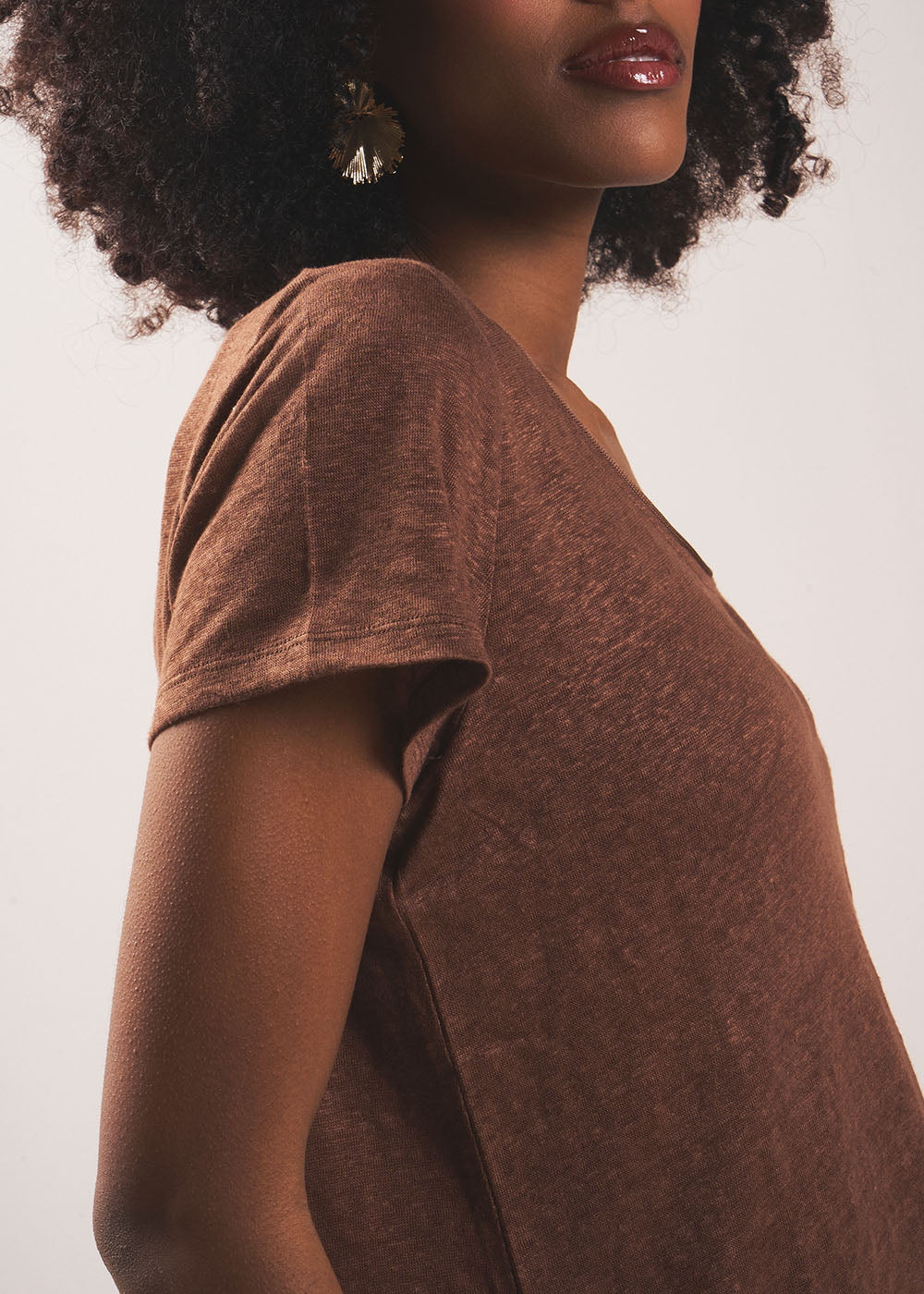 TIMBA Linen T-shirt with open round neckline - 4 - Sud Express - Sud Express