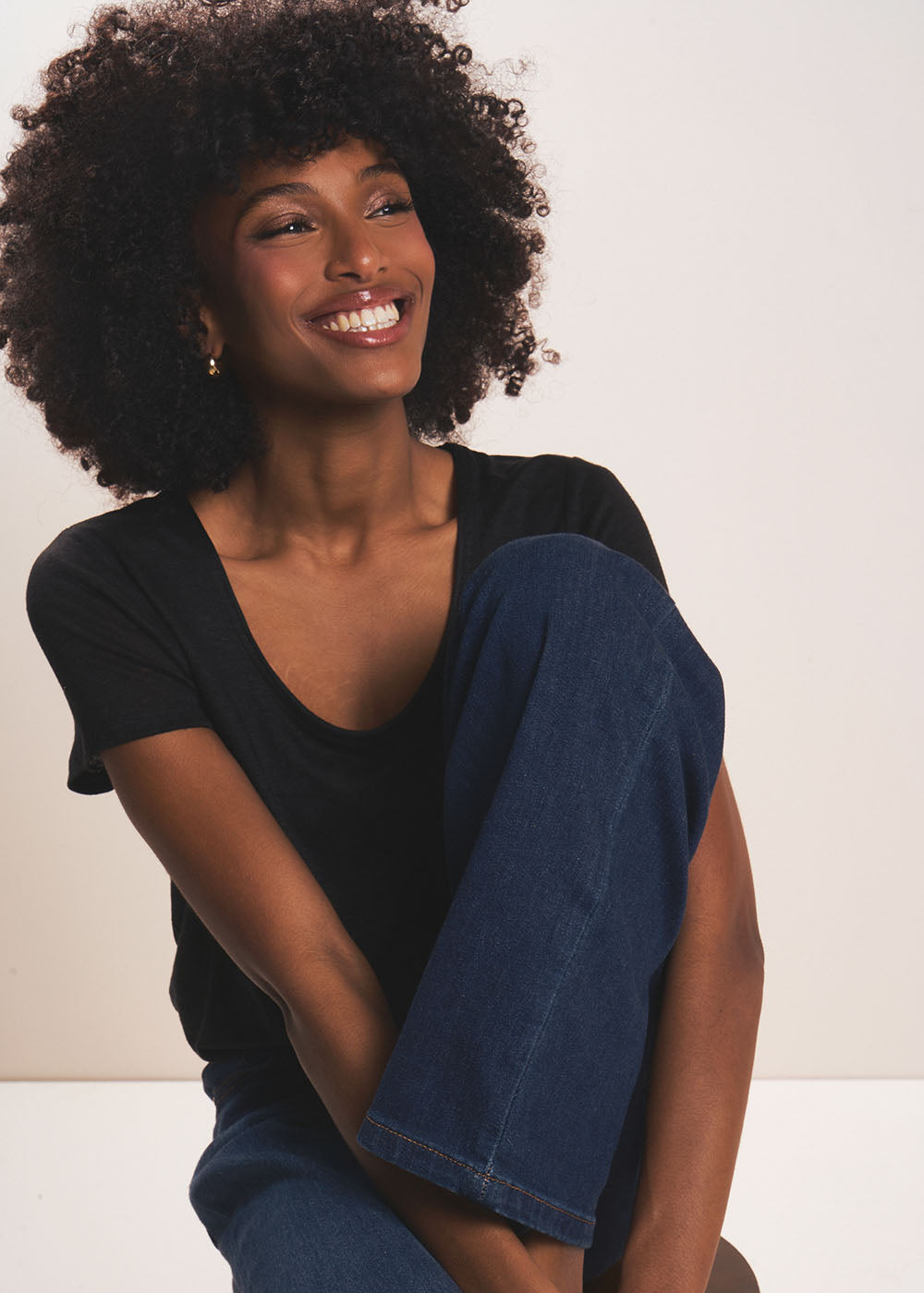 TIMBA Linen T-shirt with open round neckline - 1 - Sud Express - Sud Express