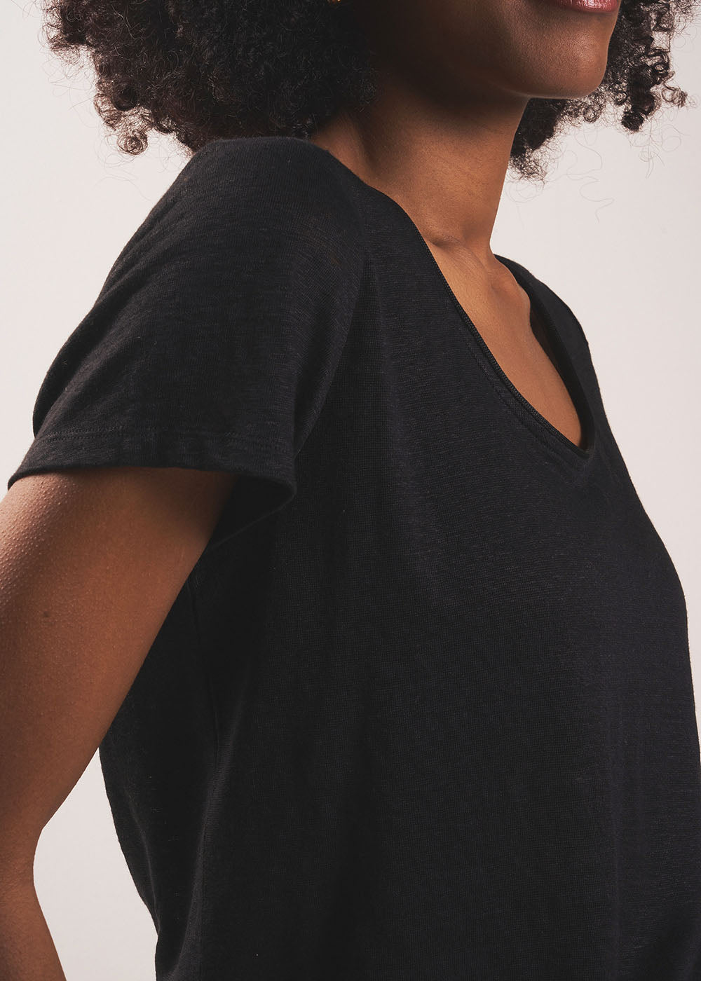 TIMBA Linen T-shirt with open round neckline - 4 - Sud Express - Sud Express