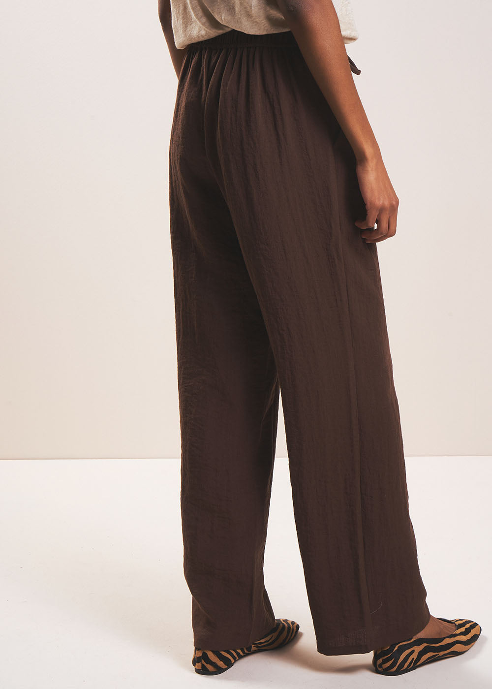High-waisted, straight-leg flowing trousers - Sud Express - 4 - Sud Express