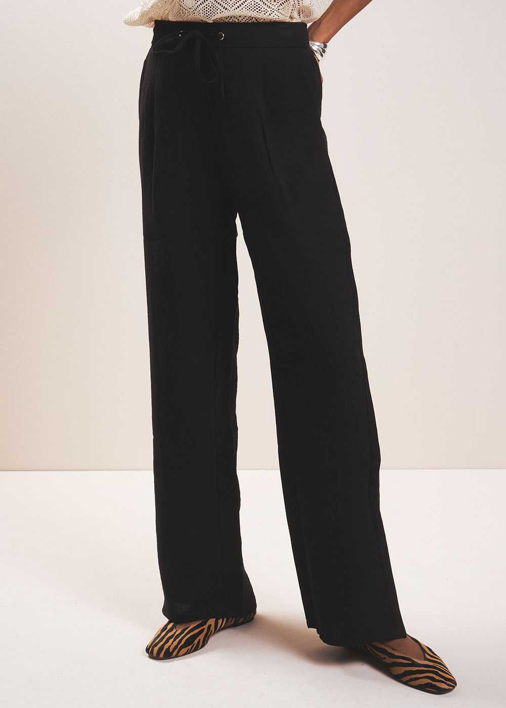 POSSYLIA High-waisted, straight-leg flowing trousers - 1 - Sud Express - Sud Express