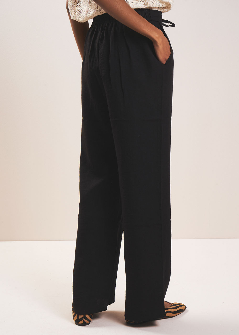 POSSYLIA High-waisted, straight-leg flowing trousers - 4 - Sud Express - Sud Express