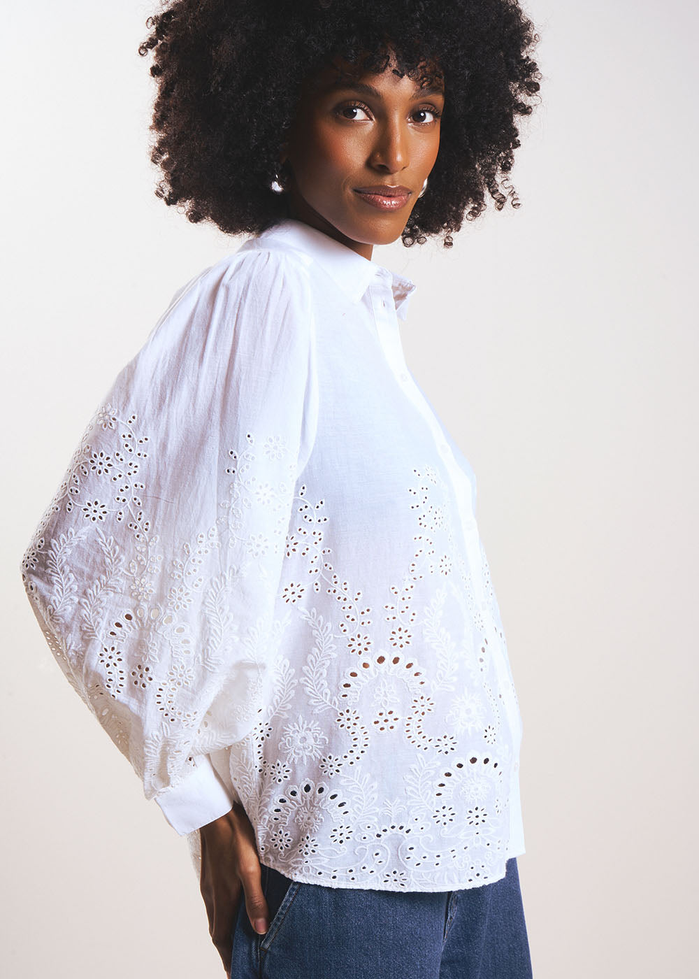 Embroidered shirt with voluminous sleeves - Sud Express - 5 - Sud Express