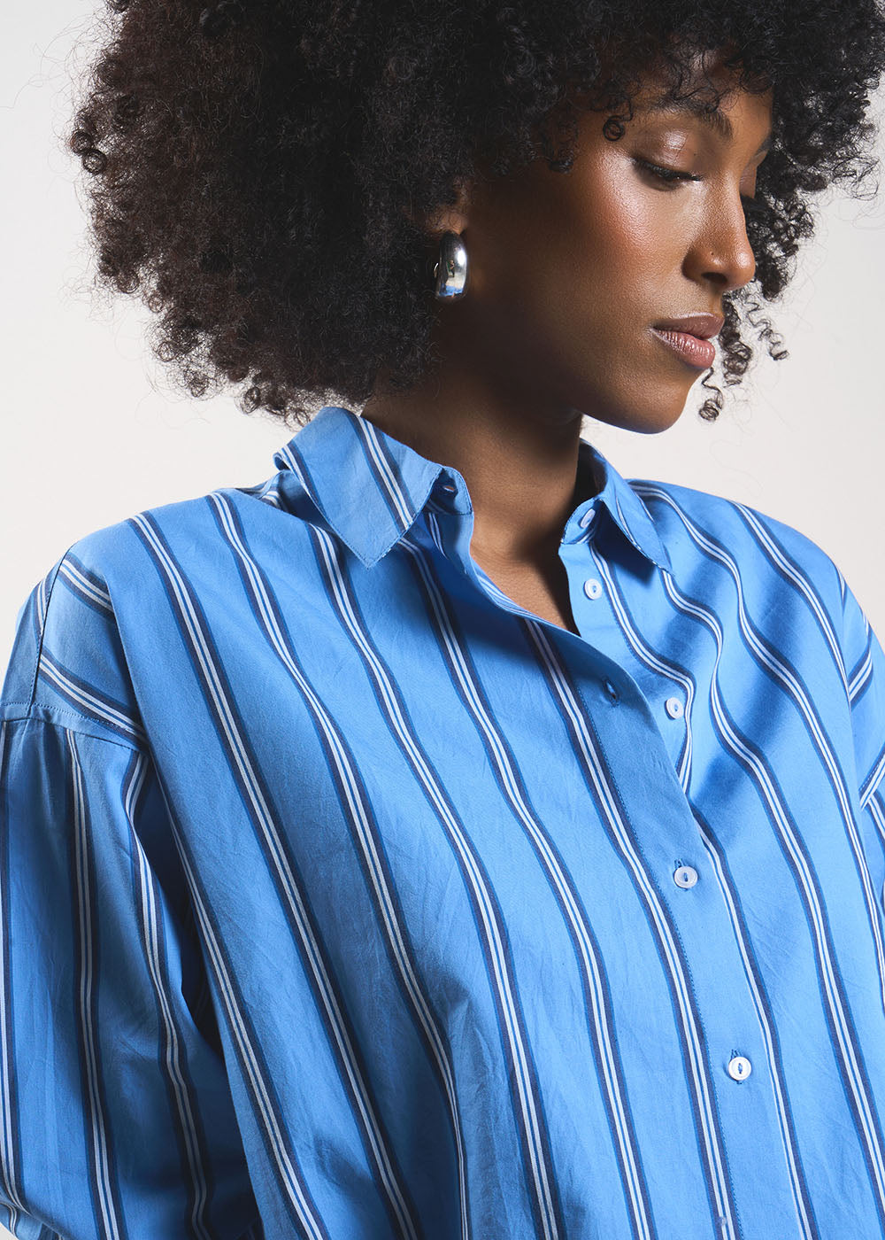 COLYNE Oversized cotton shirt with wide stripes  - 2 - Sud Express - Sud Express