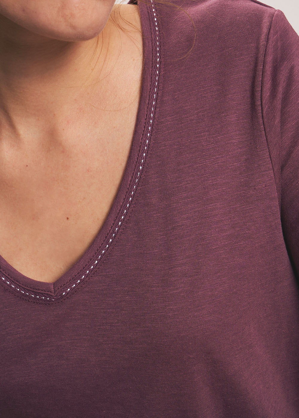 THEI V-neck T-shirt - 2 - Sud Express - Sud Express