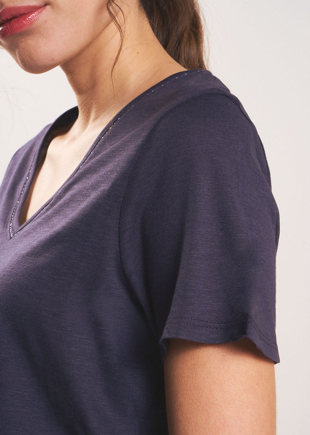 THEI V-neck T-shirt - 4 - Sud Express - Sud Express