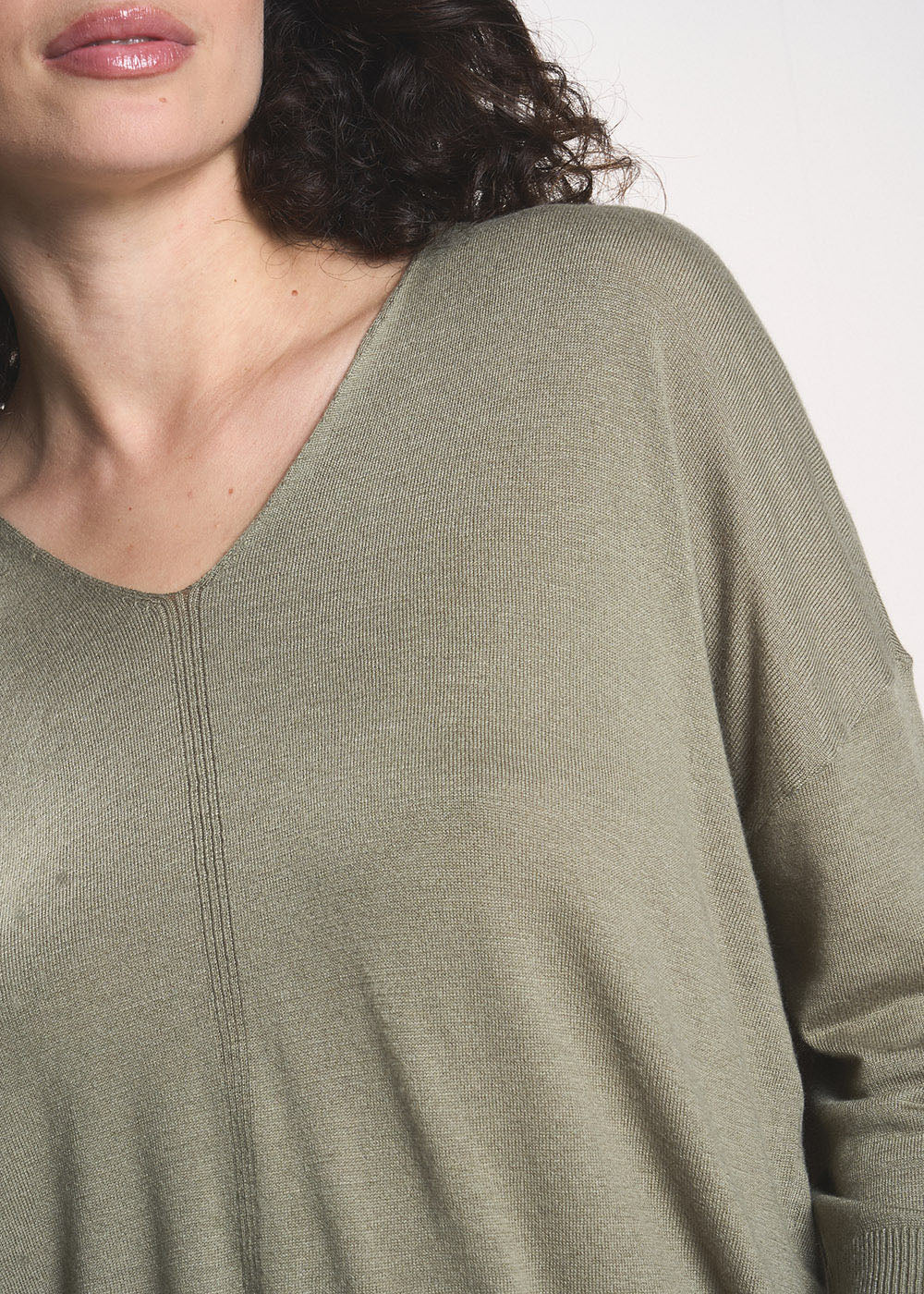 MANONO Oversized V-neck jumper with mid-length sleeves - 2 - Sud Express - Sud Express