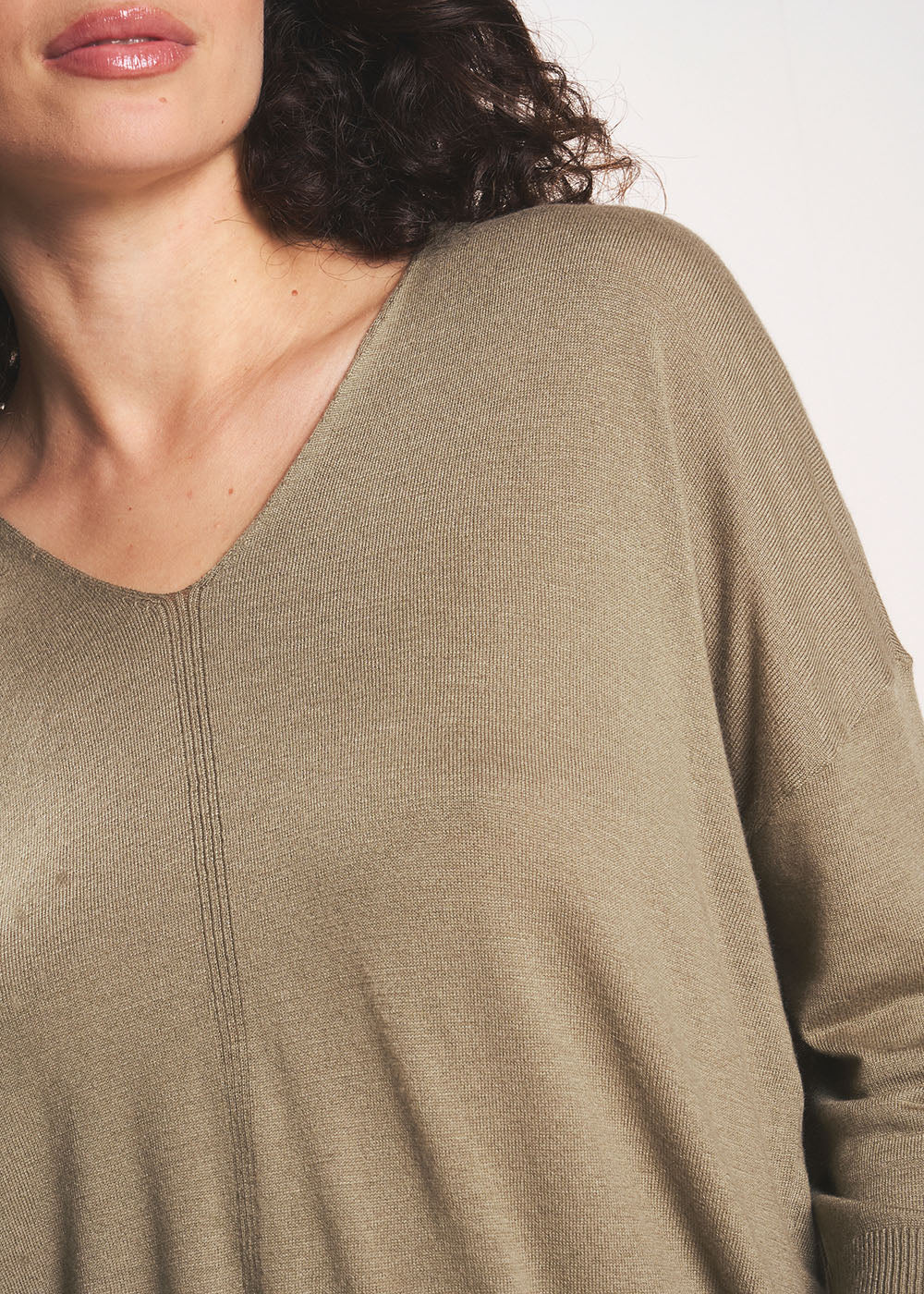MANONO Oversized V-neck jumper with mid-length sleeves - 2 - Sud Express - Sud Express