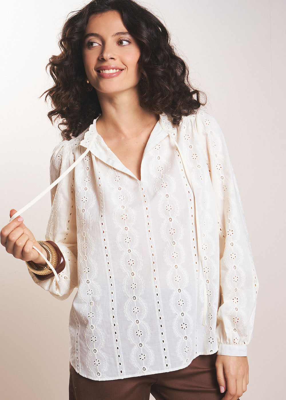 Embroidered cotton blouse with tunisian collar - Sud Express - 5 - Sud Express