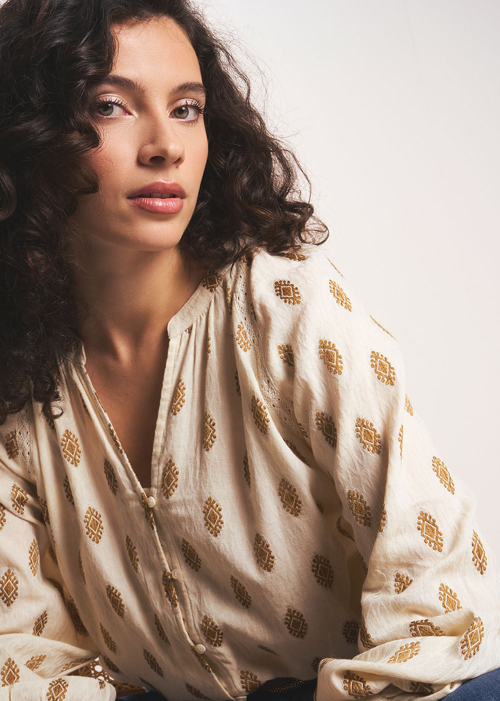 CEMILA Blouse with mandarin collar and gold embroidery - 2 - Sud Express - Sud Express