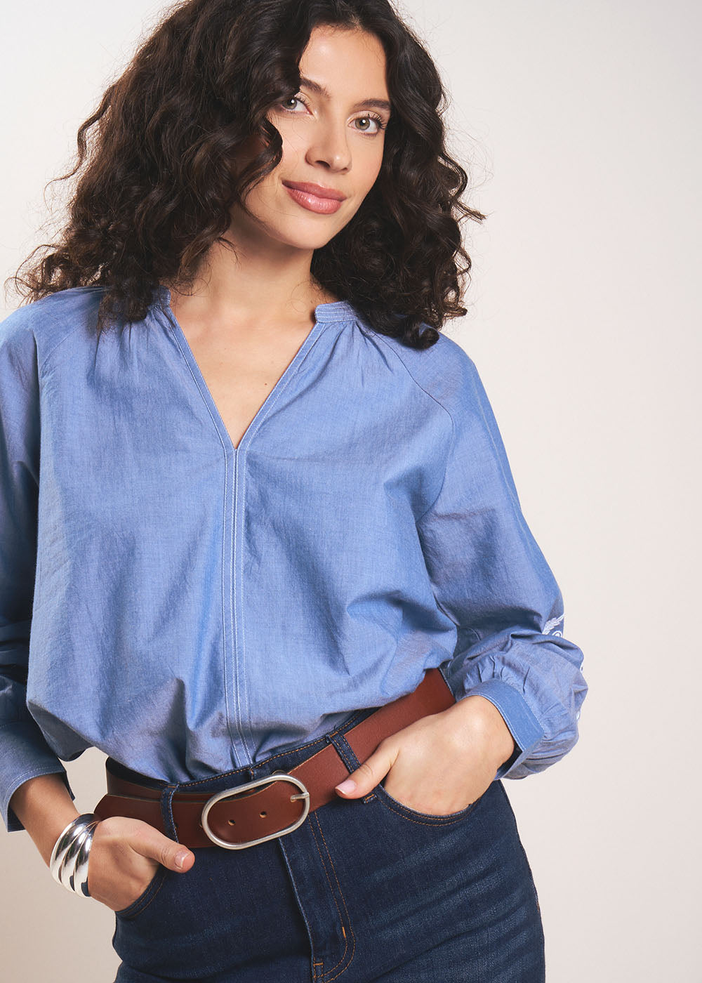 Embroidered chambray blouse with leg-of-mutton sleeves - Sud Express - 4 - Sud Express
