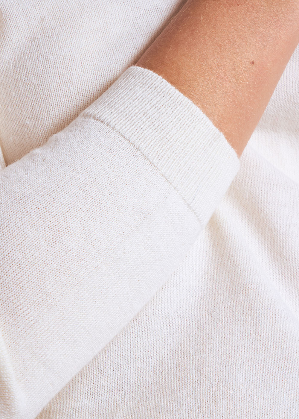 MARIANA Oversized fine knit V-neck jumper - 4 - Sud Express - Sud Express