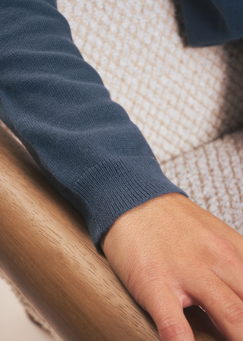 MARIANA Oversized fine knit V-neck jumper - 4 - Sud Express - Sud Express