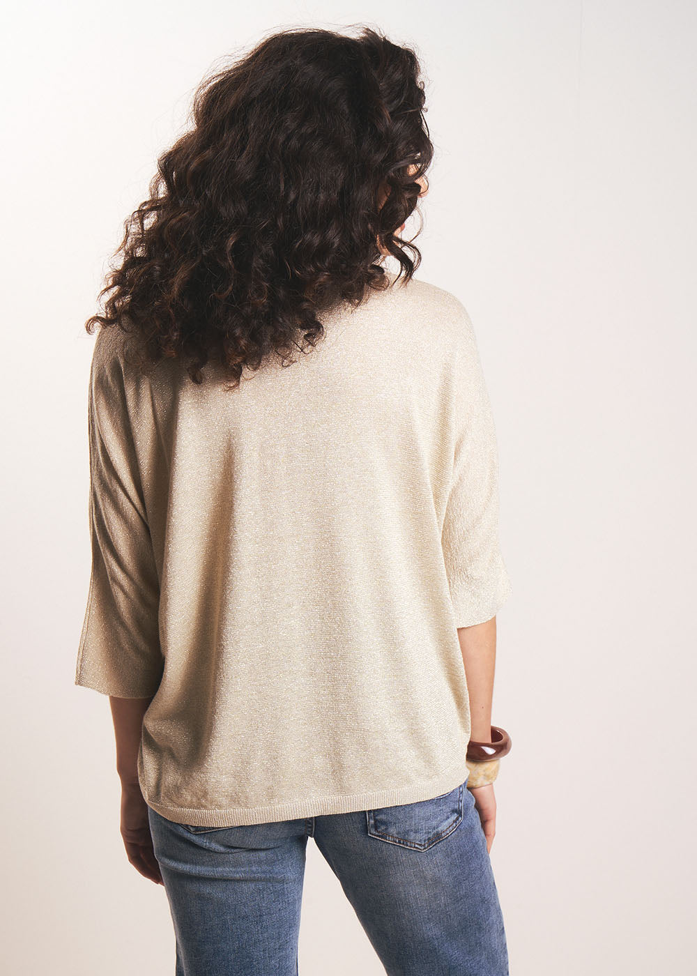 MIKOLOR Oversized V-neck jumper in shiny knit with short sleeves - 3 - Sud Express - Sud Express