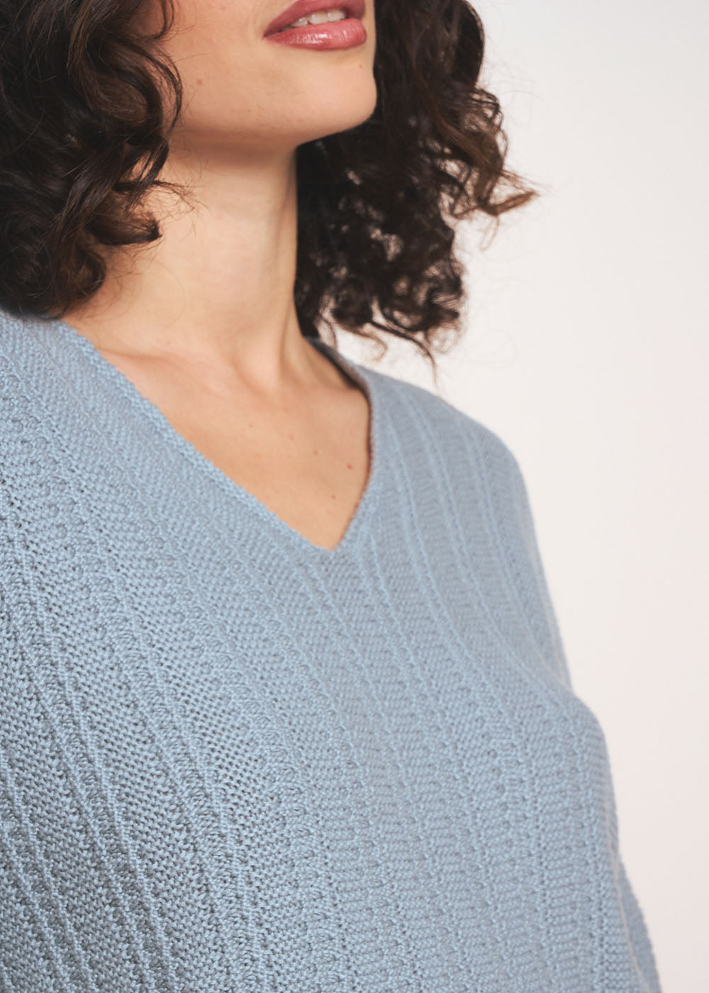 MALINOU V-neck jumper in pearl knit - 2 - Sud Express - Sud Express