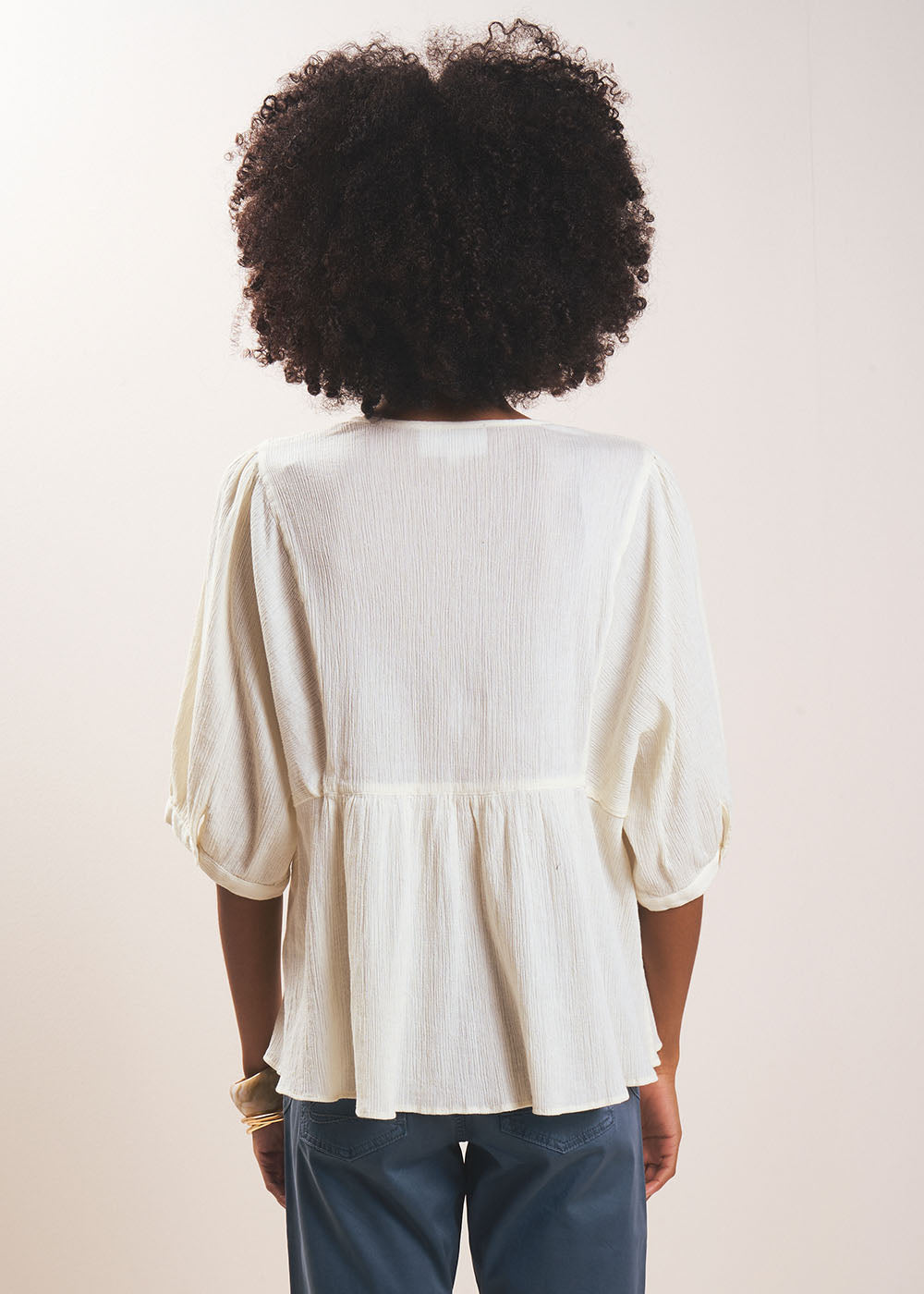 TORIEN Embroidered V-neck top with short balloon sleeves - 3 - Sud Express - Sud Express