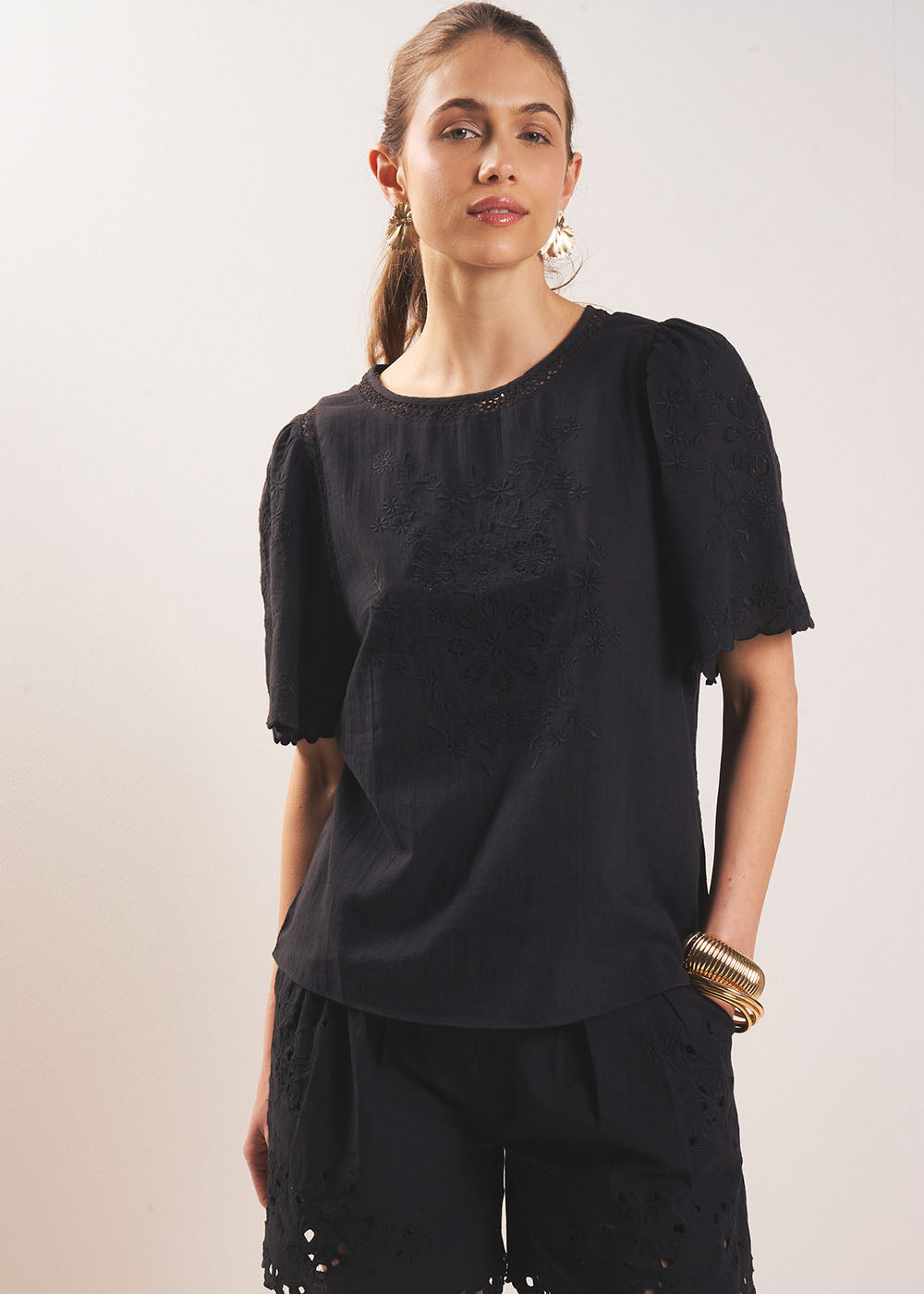 TOJILI Floral embroidered top with short sleeves - 1 - Sud Express - Sud Express