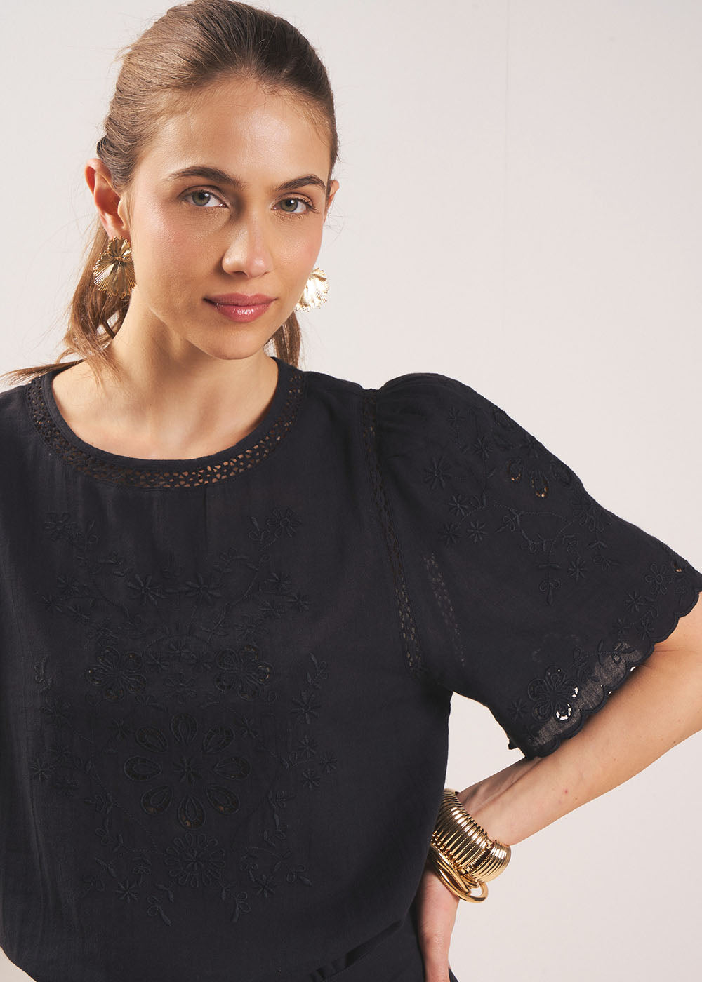 Floral embroidered top with short sleeves - Sud Express - 5 - Sud Express