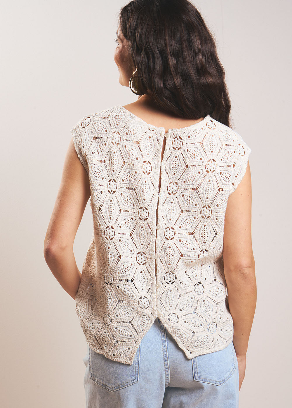 TIMALOU Guipure lace top with a button-up back - 3 - Sud Express - Sud Express
