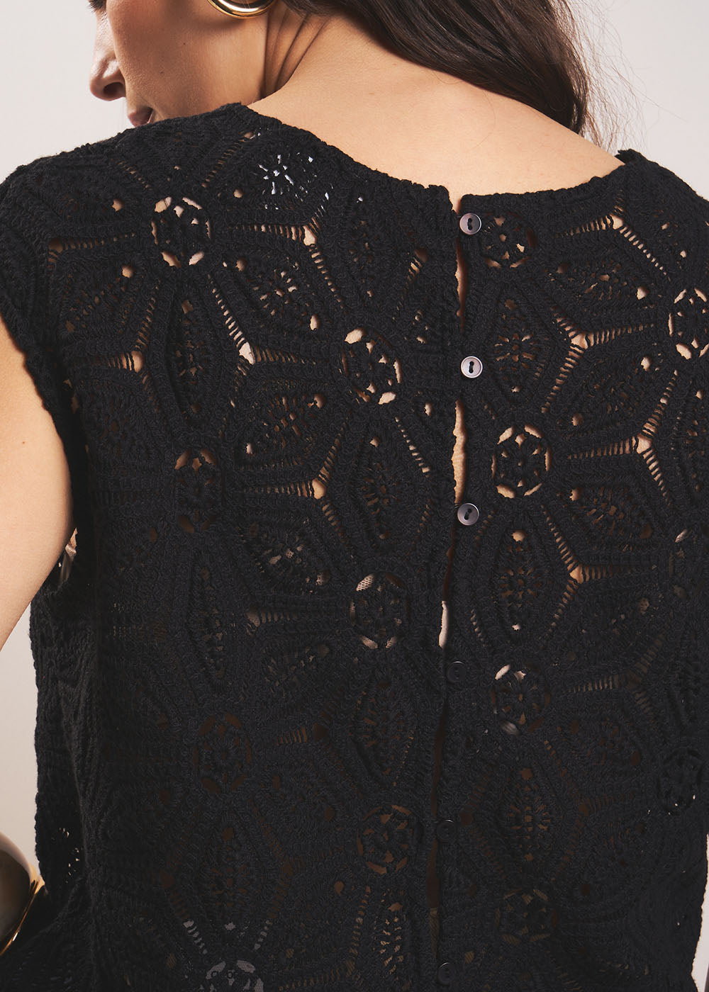 TIMALOU Guipure lace top with a button-up back - 4 - Sud Express - Sud Express