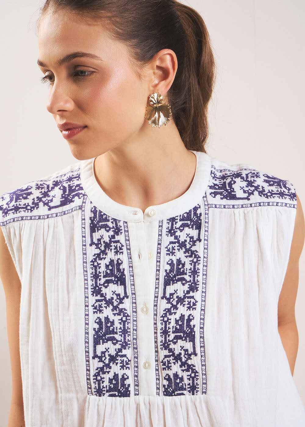 TAMILO Cross-stitch embroidered cotton gauze blouse - 2 - Sud Express - Sud Express