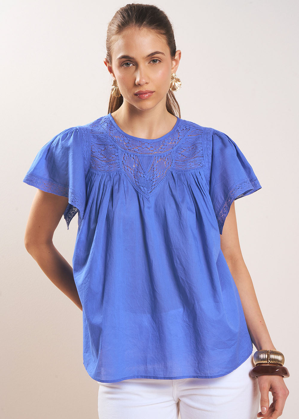 Loose-fitting top with lace detailing - Sud Express - 5 - Sud Express