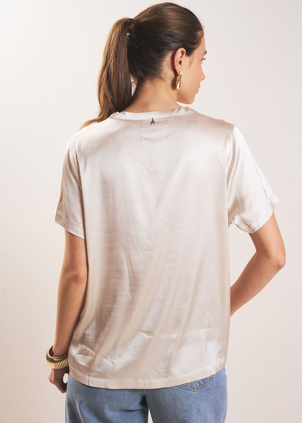 TELCIA Satin V-neck T-shirt - 3 - Sud Express - Sud Express