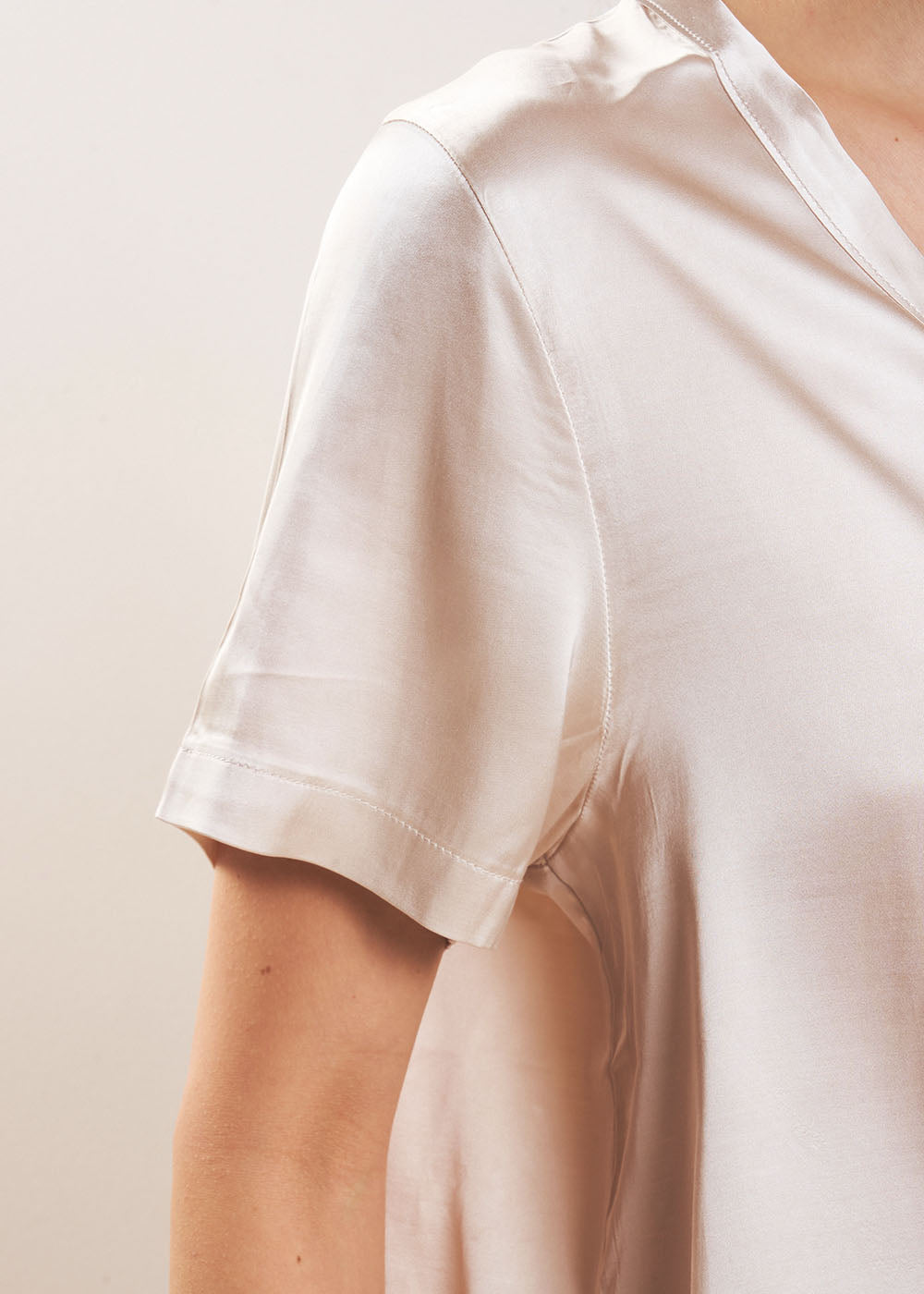 TELCIA Satin V-neck T-shirt - 4 - Sud Express - Sud Express