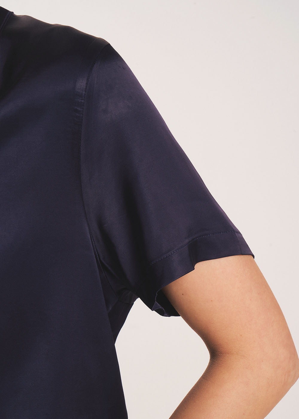 TELCIA Satin V-neck T-shirt - 4 - Sud Express - Sud Express