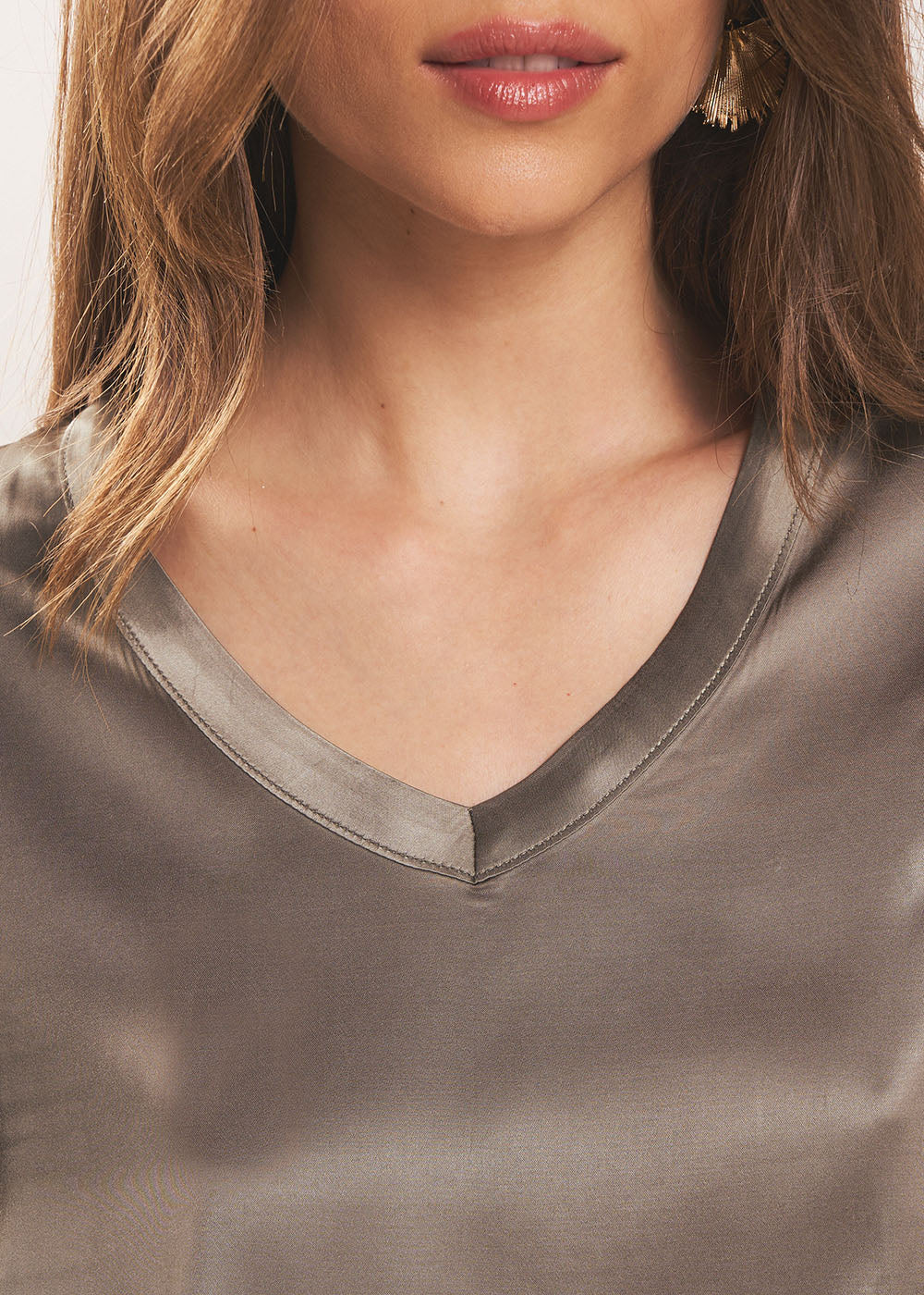 TELCIA Satin V-neck T-shirt - 2 - Sud Express - Sud Express