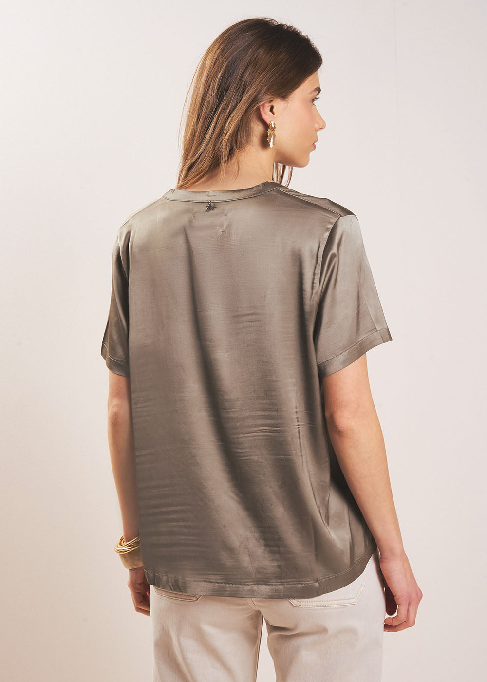 TELCIA Satin V-neck T-shirt - 3 - Sud Express - Sud Express