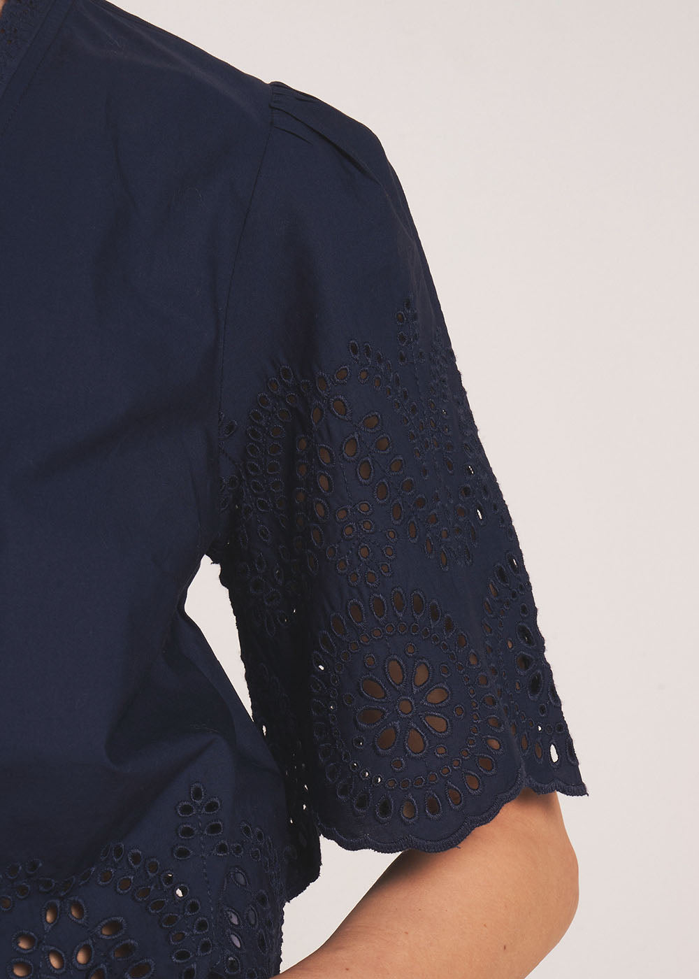 TILIANA Top with English embroidery - 4 - Sud Express - Sud Express