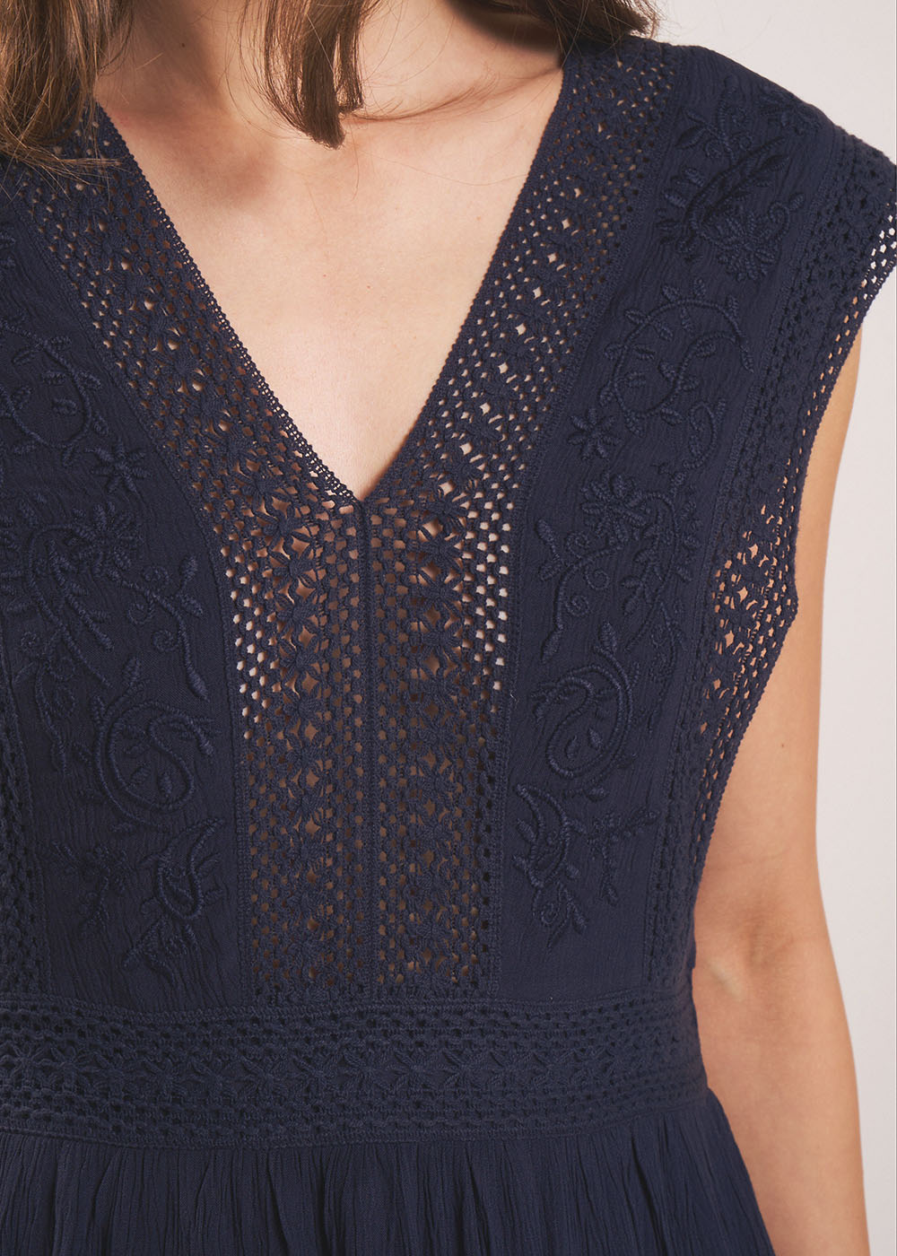 RALIZIA Long dress in lightweight gauze and macramé lace - 4 - Sud Express - Sud Express