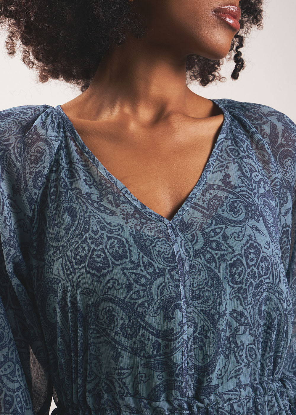 Long flowing printed dress with V-neck - Sud Express - 2 - Sud Express