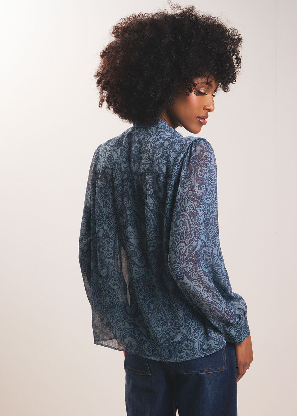 TAISLEY Printed blouse with stand-up collar and tie fastening - 3 - Sud Express - Sud Express