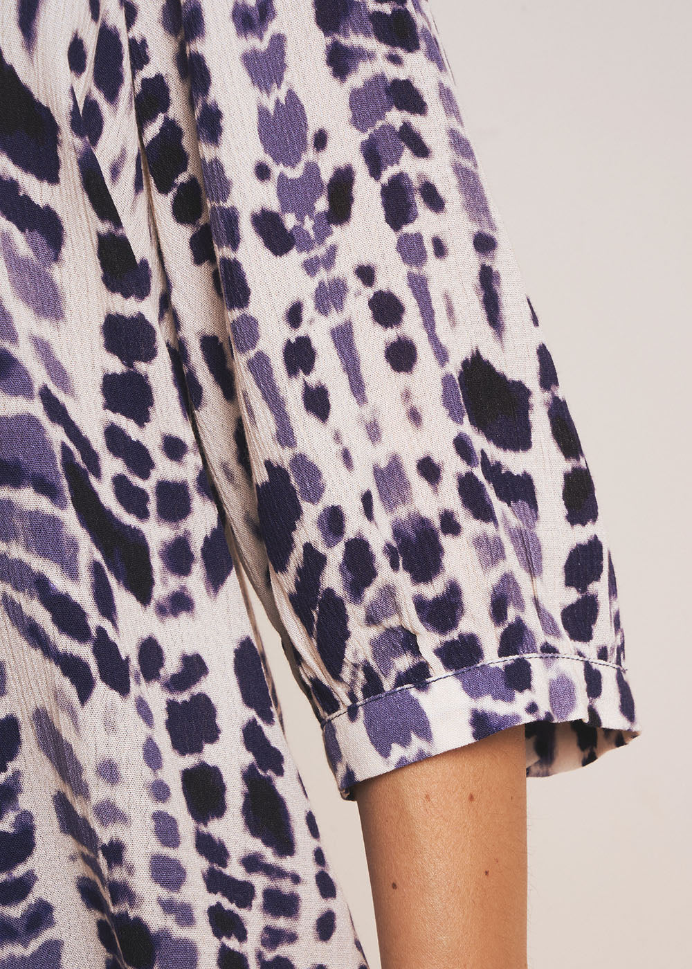 CENDAYA Ikat Leopard Print Blouse - 4 - Sud Express - Sud Express