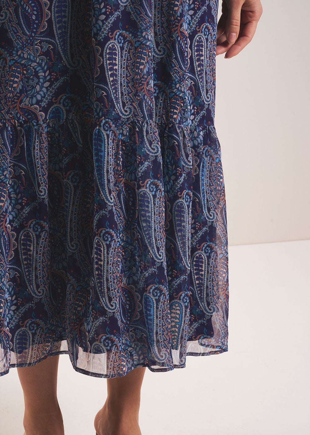 Long printed dress with ruffles - Sud Express - 7 - Sud Express