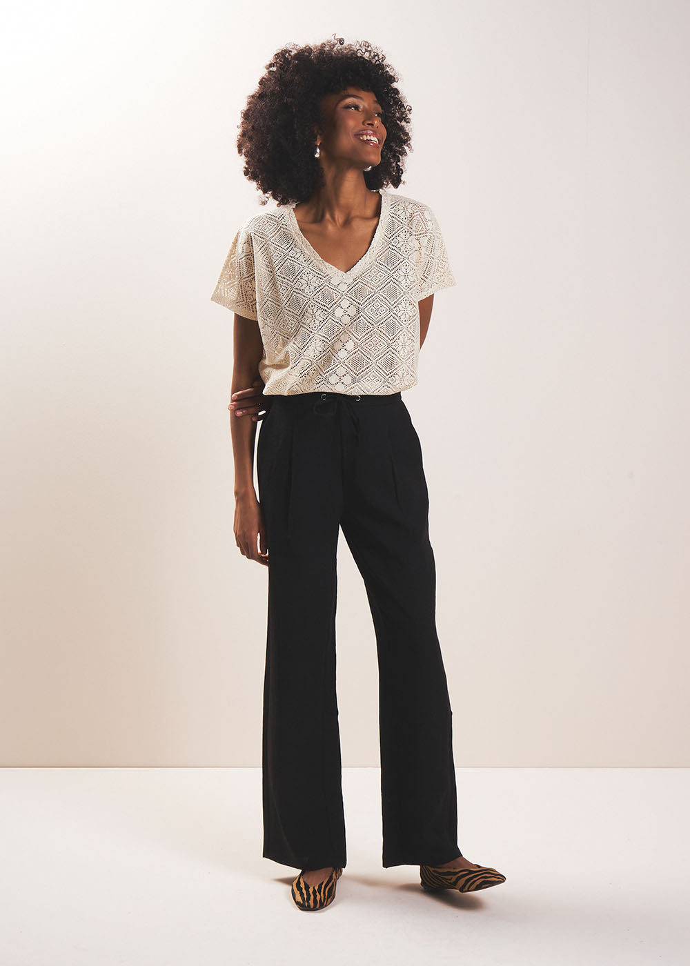 High-waisted, straight-leg flowing trousers - Sud Express - 5 - Sud Express