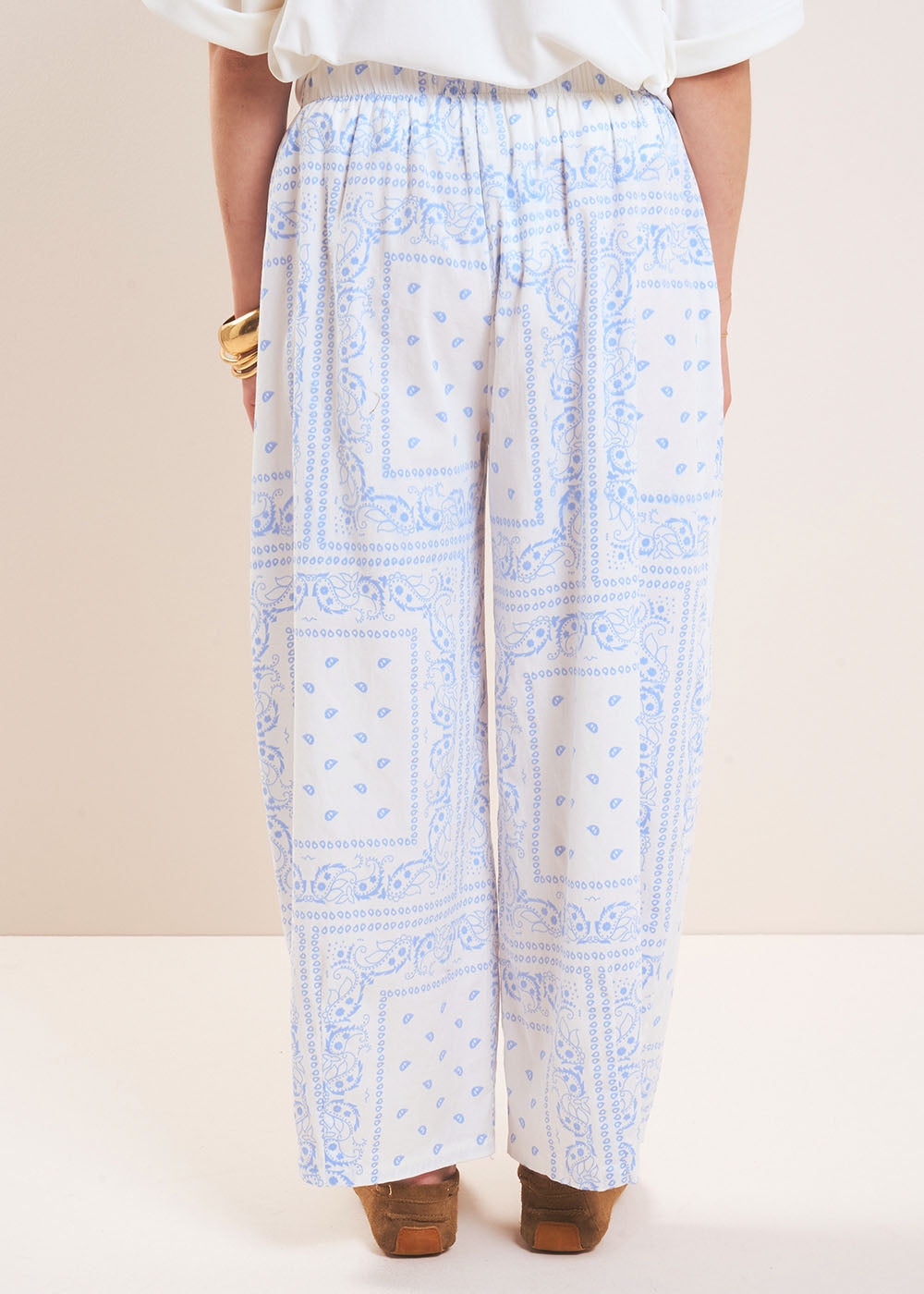 PADRIEN Flowy trousers with a bandana print - 3 - Sud Express - Sud Express