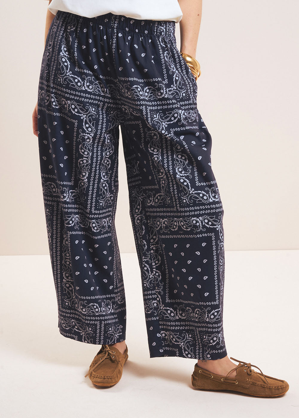 PADRIEN Flowy trousers with a bandana print - 2 - Sud Express - Sud Express